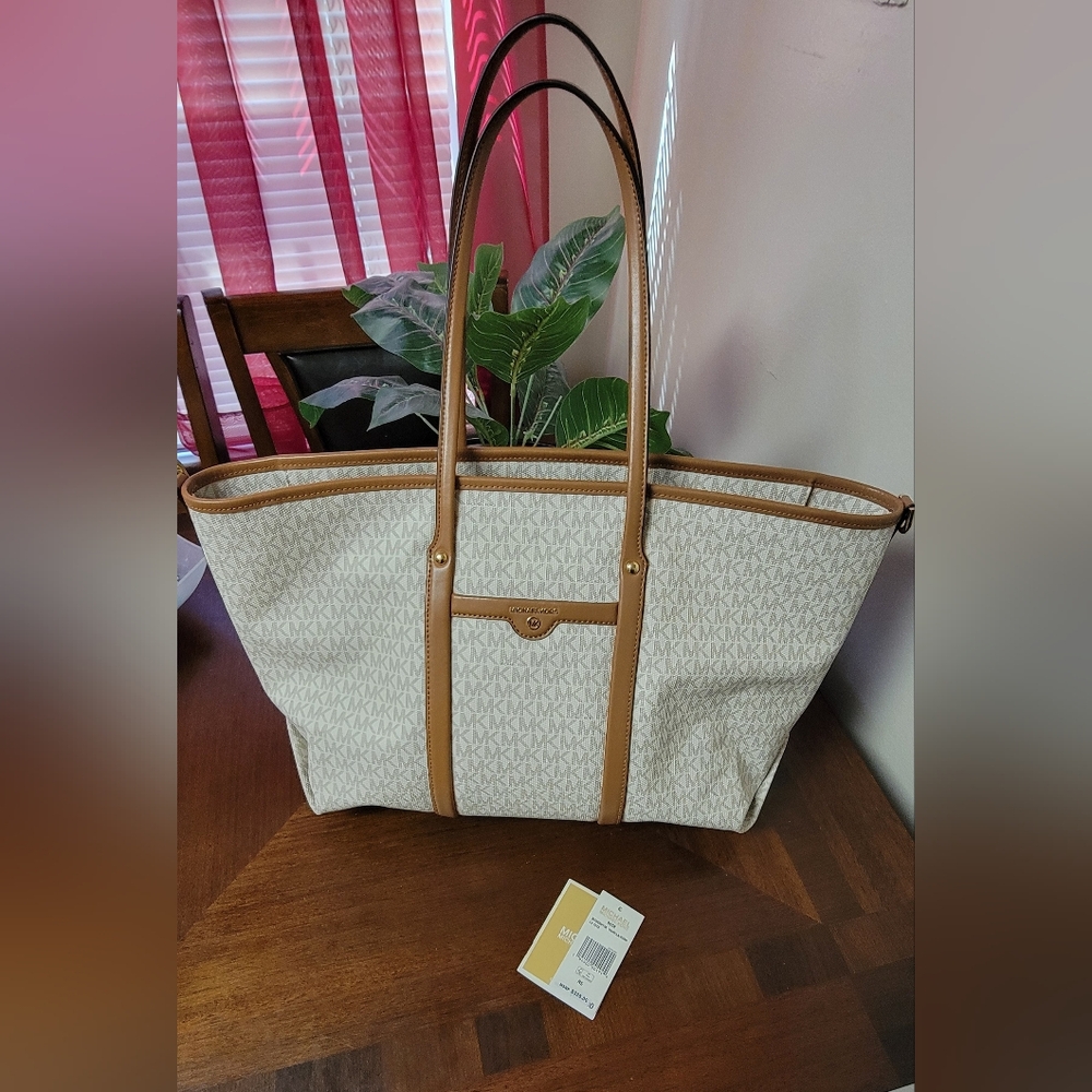 Elegant Beige Tote Bag